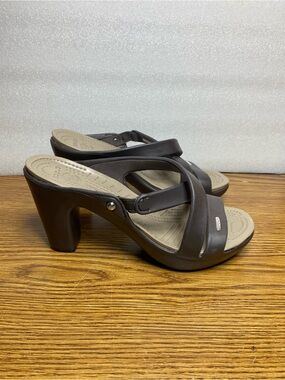 Crocs Cyprus III High Heel Sandals Brown Espresso Strappy Women Size 9